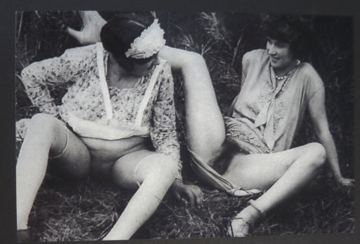 Image for 2 Flapper Girls Bare Bottomed in the Country